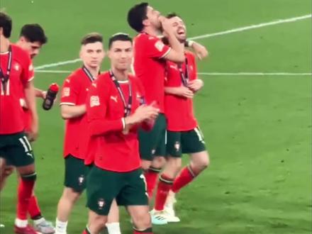 Crown Sports-电竞国家队刷新世界纪录，C罗教练激动落泪