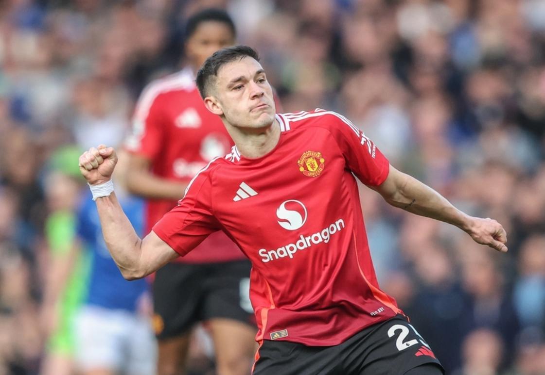 皇冠在线网页版登录入口-曼联遭遇争议判罚，裁判组回应：执法公正，控制日期.的简单介绍